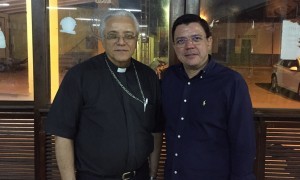 Dom Edson posa com Paulo de Tarso, presidente do RC de Iguatu (Divulgação)