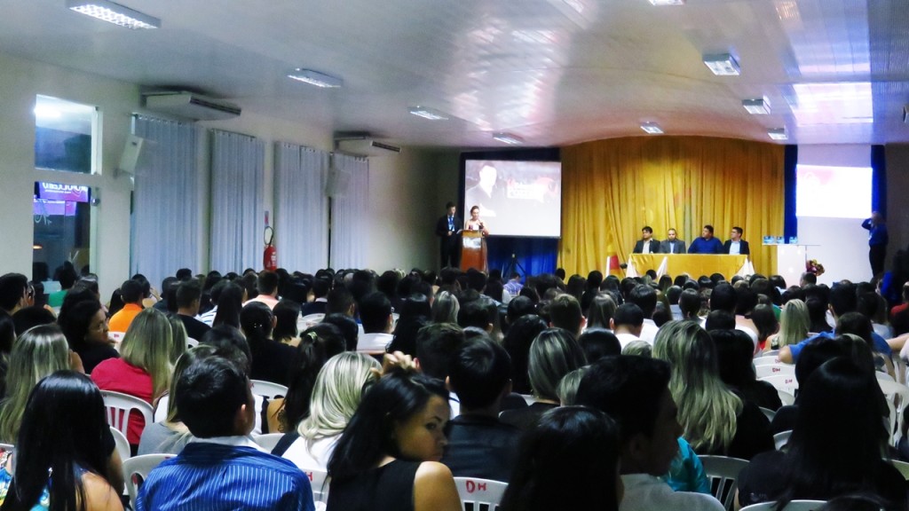 Público lotou o auditório do Hotel Diocesano em Iguatu para assistir à entrega do IV Troféu Empreender. Foto Jan Messias