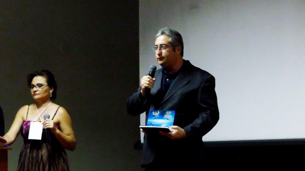 Júnior Sobreira, representando a Dibesa, recebeu o prêmio e comentou sobre a importância da formação em administração. Foto Jan Messias