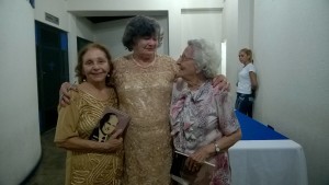 Ao centro, a autora do livro sobre Dr. Gouvêa, Aureny Bezerra. Foto Jan Messias