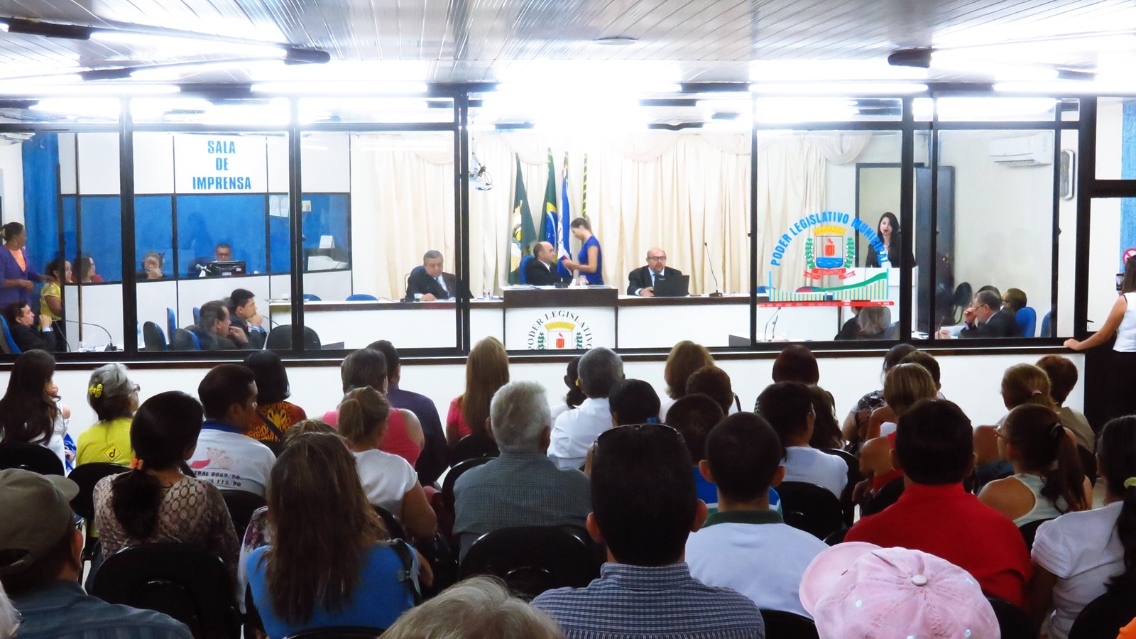 A sessão esteve lotada com servidores municipais de Iguatu para acompanhar a votação do projeto. Foto jan Messias
