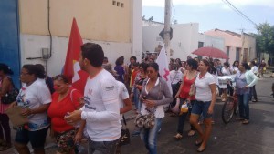 Os servidores percorreram as principais ruas da cidade (Foto Thiedo Henrique/Mais FM)