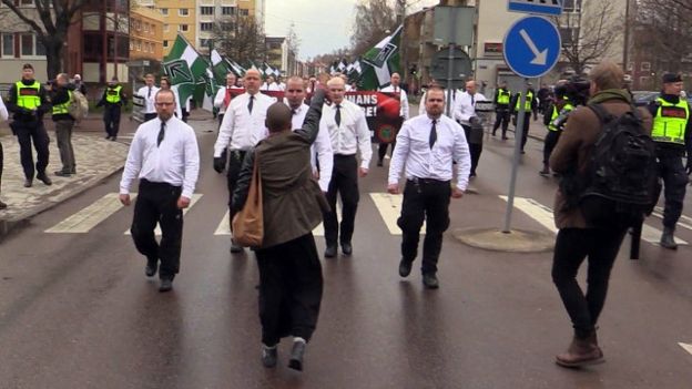 Registro do ato de Aslund viralizou nas redes sociais, com muitas manifestações de apoio