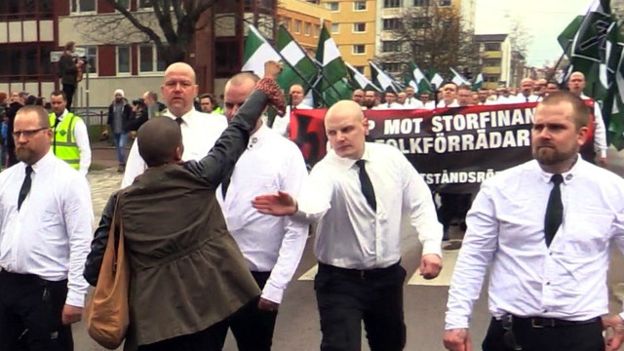 Aslund se diz orgulhosa do seu ato e espera que chame atenção à luta contra preconceito