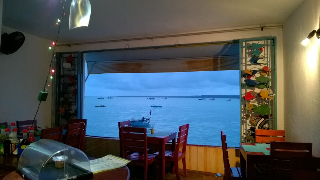 Bar das Ondas, um local incrível para esperar o jantar com essa paisagem da janela.