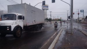 Muitos moradores da cidade tiveram que lidar com antigos problemas em dias de chuva (Foto: Mais FM)